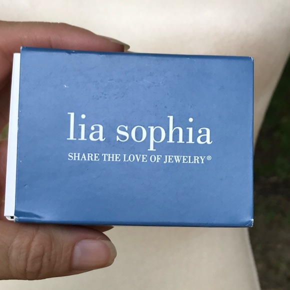 ☀️WEEKEND SALE☀️ Lia Sophia green and yellow pendant necklace - Picture 7 of 7